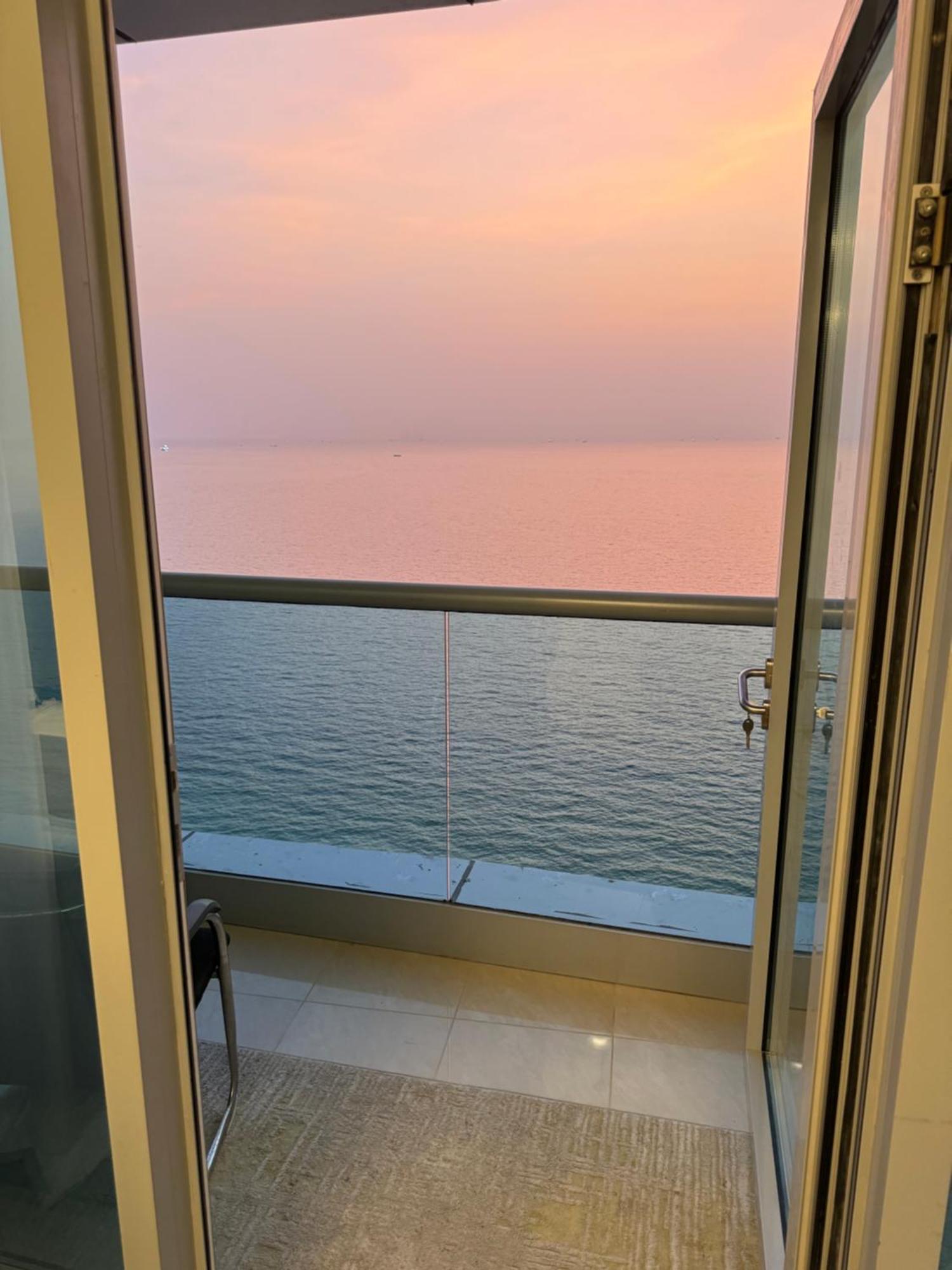 Ocean View Luxury Suites Аджман Экстерьер фото